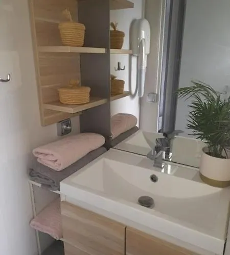 Кемпинг Zecamping 3 Etoiles Avec Piscine Chauffee - Bar Et Restaurant Пезенас