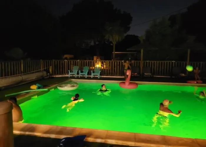 Zecamping 3 Etoiles Avec Piscine Chauffee - Bar Et Restaurant 3* Пезенас