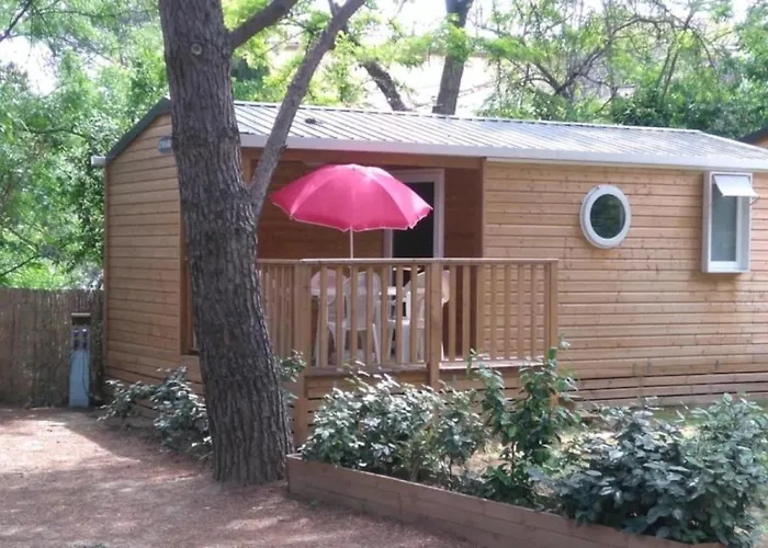 Zecamping 3 Etoiles Avec Piscine Chauffee - Bar Et Restaurant Пезенас